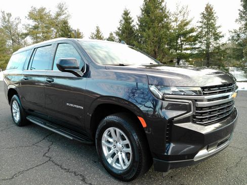 Certified 2024 Chevrolet Suburban LT image 2