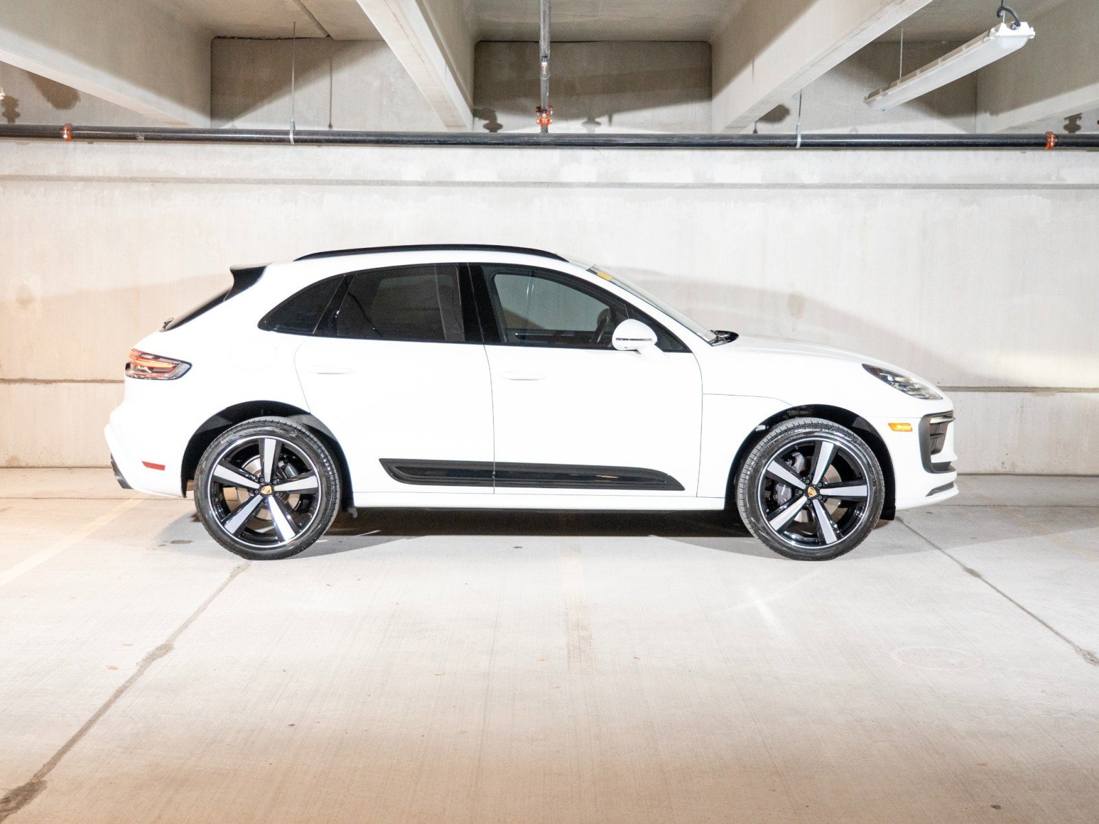 Certified 2022 Porsche Macan AWD/4WD image 8