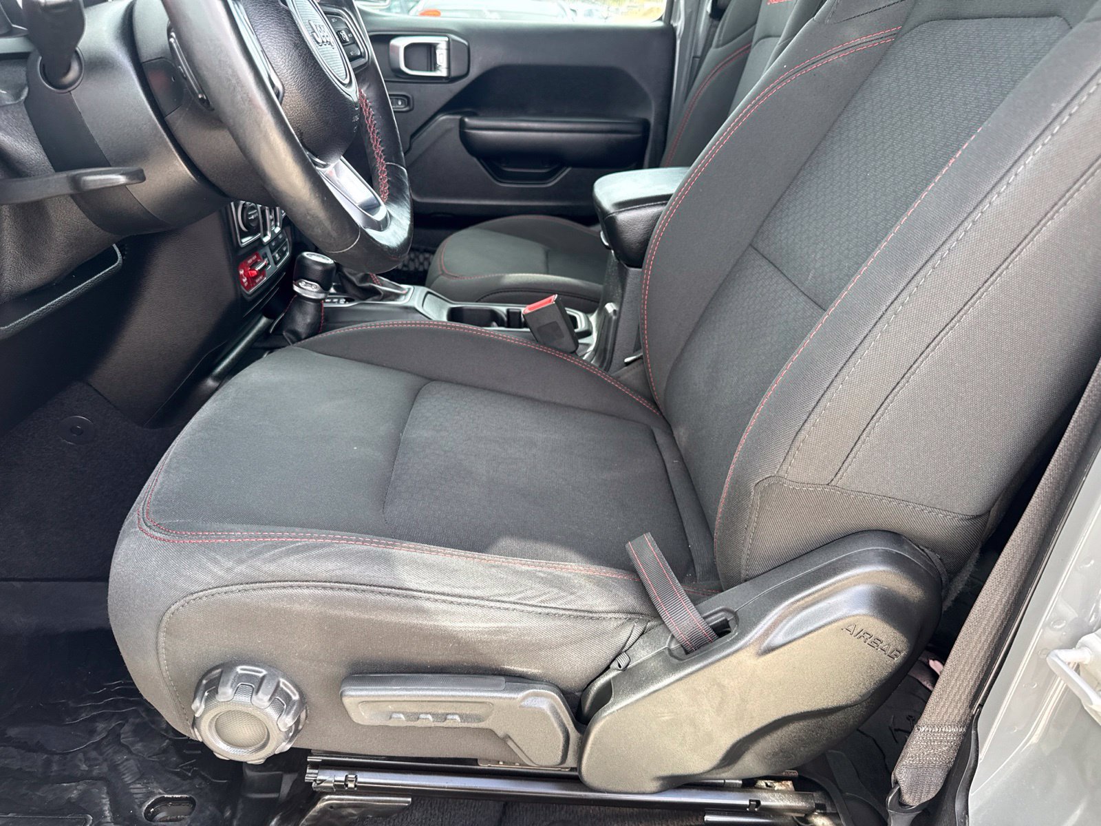 Used 2018 Jeep Wrangler Unlimited Rubicon AWD/4WD image 16