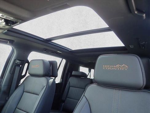 New 2026 Chevrolet Suburban High Country AWD/4WD image 12