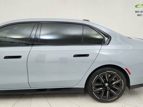 Used 2024 BMW 740i xDrive w/ Premium Package AWD/4WD image 11