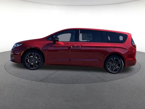 New 2026 Chrysler Pacifica Select image 2