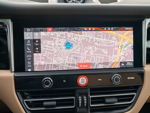 Used 2024 Porsche Macan image 19