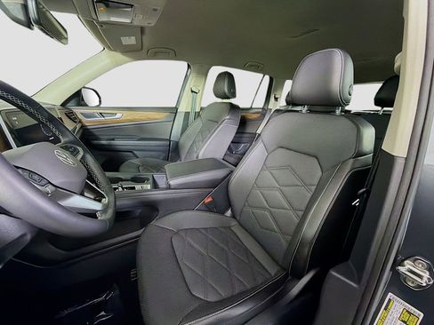 Used 2024 Volkswagen Atlas SE image 11