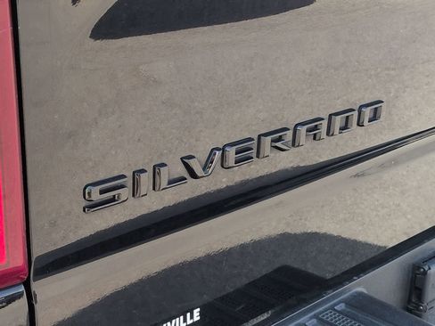 Used 2023 Chevrolet Silverado 1500 ZR2 w/ Technology Package image 5