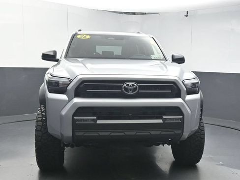 Used 2025 Toyota 4Runner SR5 AWD/4WD image 3