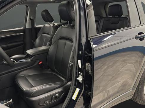 Used 2024 Jeep Grand Cherokee Limited 4xe AWD/4WD image 9