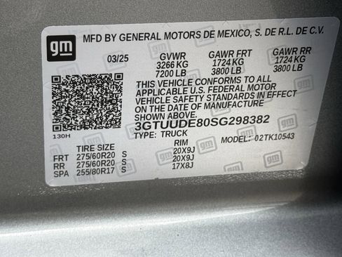 Used 2025 GMC Sierra 1500 SLT w/ SLT Premium Plus Package AWD/4WD image 32
