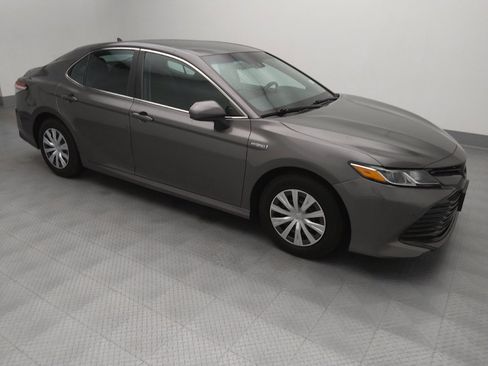 Used 2019 Toyota Camry LE image 11