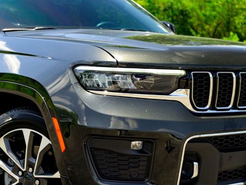 Used 2023 Jeep Grand Cherokee L Overland w/ Advanced Protech Group III AWD/4WD image 4