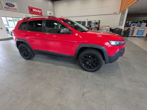 Used 2019 Jeep Cherokee Trailhawk AWD/4WD image 6