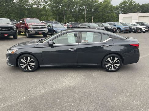 Used 2021 Nissan Altima 2.5 SV FWD image 2