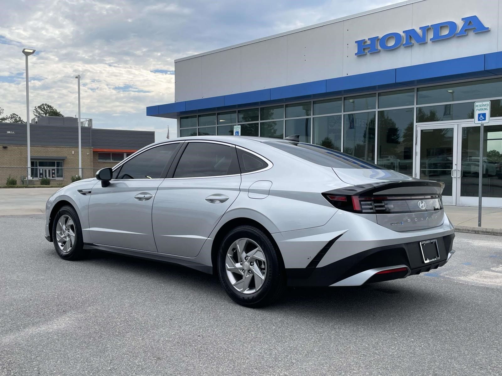 Used 2025 Hyundai Sonata SE FWD image 4