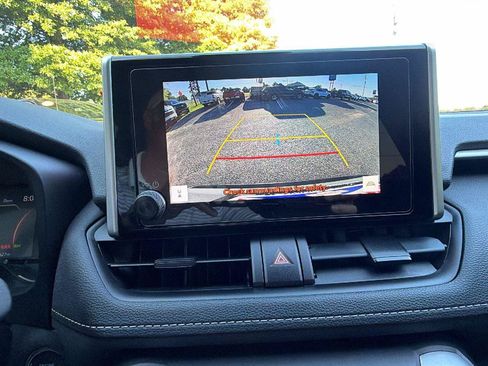 Used 2025 Toyota RAV4 XLE FWD image 32