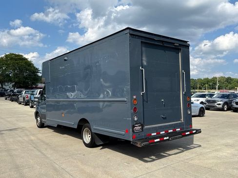 Used 2022 Ford Transit 350 DRW RWD image 4