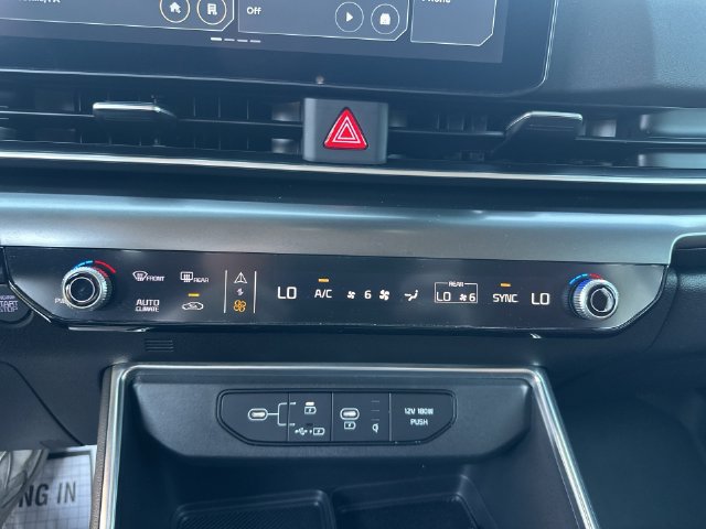 Used 2025 Kia Carnival SX w/ SX Dark Edition Package FWD image 25