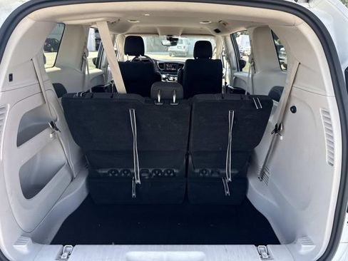 Used 2023 Chrysler Voyager LX FWD image 7