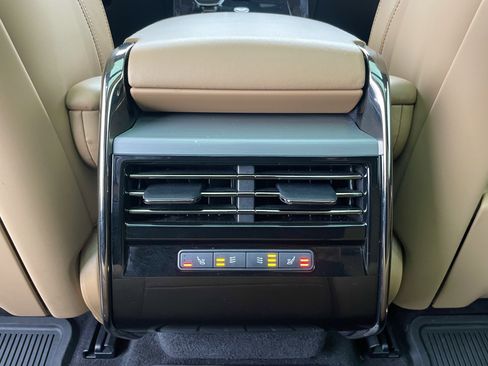 Used 2024 Land Rover Range Rover Sport SE image 26