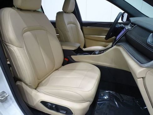 Used 2024 Jeep Grand Cherokee Limited image 14