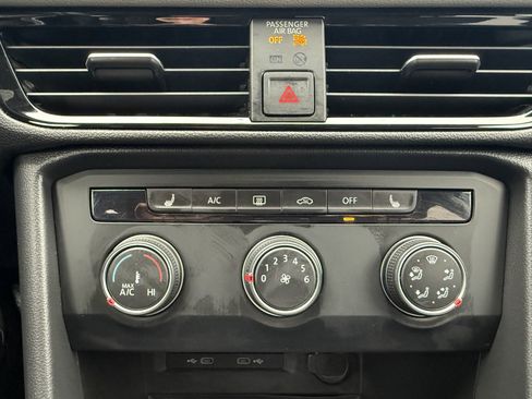 Used 2022 Volkswagen Taos SE image 28