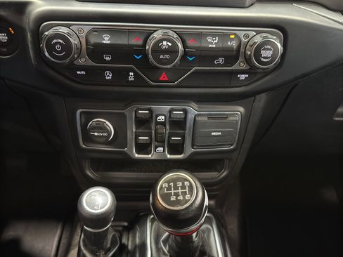 Used 2020 Jeep Gladiator Sport w/ Quick Order Package 23S AWD/4WD image 28