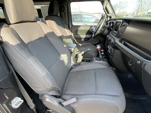 Used 2018 Jeep Wrangler Sport image 19