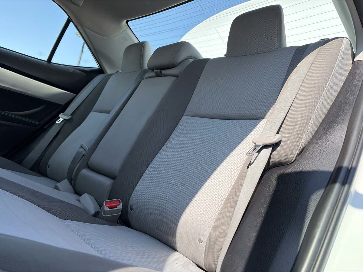 Used 2018 Toyota Corolla LE FWD image 13