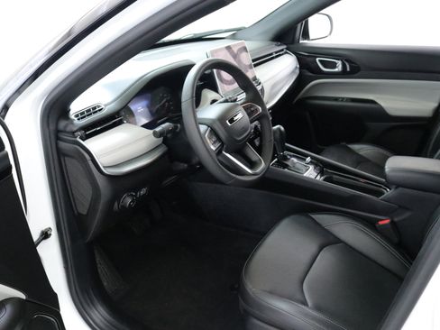 Used 2025 Jeep Compass Limited image 21