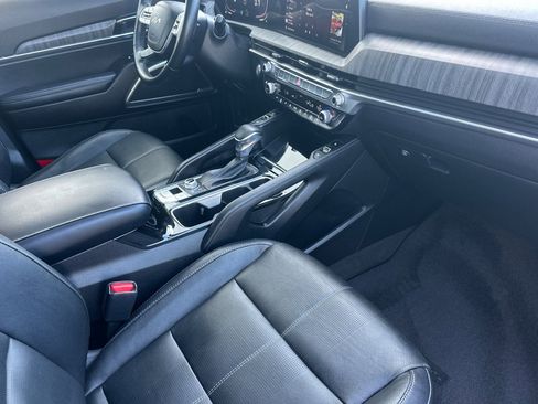 Used 2024 Kia Telluride EX image 21