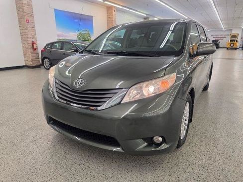 Used 2013 Toyota Sienna XLE FWD image 1