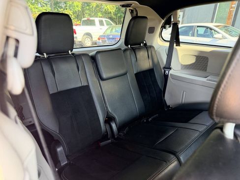 Used 2018 Dodge Grand Caravan SXT FWD image 4