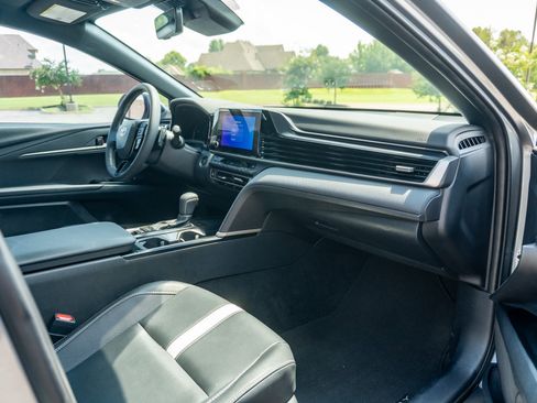 Used 2025 Toyota Camry SE w/ Convenience Package FWD image 18
