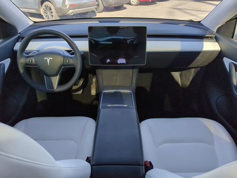 Used 2021 Tesla Model Y Long Range image 24