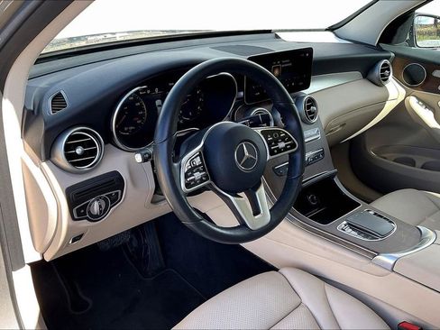 Used 2021 Mercedes-Benz GLC 300 4MATIC image 17