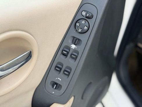 Used 2005 Pontiac Grand Prix GT w/ Comfort And Info Package image 16