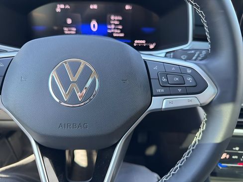 Used 2025 Volkswagen Taos SE AWD/4WD image 13