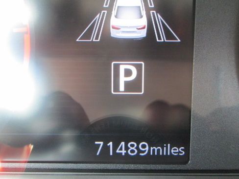 Used 2021 Nissan Versa SV FWD image 19