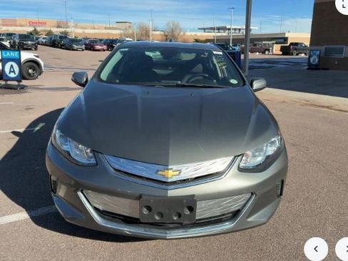 Used 2017 Chevrolet Volt LT w/ Comfort Package image 2