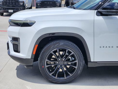 New 2026 Jeep Grand Wagoneer L Summit AWD/4WD image 10