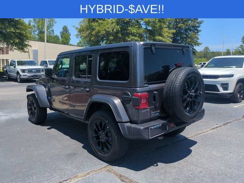 Used 2025 Jeep Wrangler Unlimited Sahara w/ Safety Group AWD/4WD image 3
