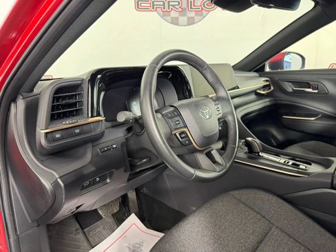 Used 2023 Toyota Crown AWD/4WD image 10