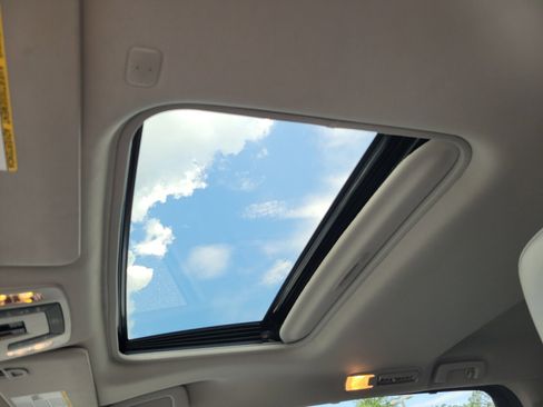 Used 2023 Toyota Sienna XLE image 9