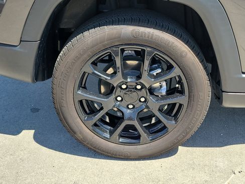 Used 2023 Jeep Compass Latitude AWD/4WD image 9