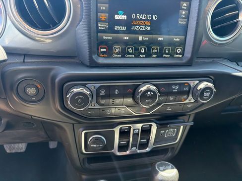 Used 2022 Jeep Wrangler Unlimited Sahara w/ Cold Weather Group AWD/4WD image 30
