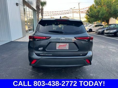 Used 2024 Toyota Highlander LE FWD image 34