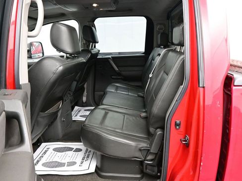 Used 2005 Nissan Titan LE w/ (U01) Nissan Navigation Pkg image 13