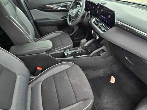 Used 2025 Chevrolet TrailBlazer LT AWD/4WD image 8