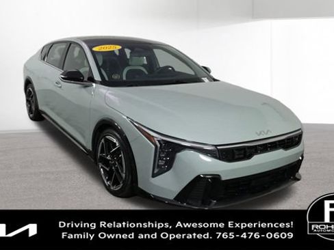 Used 2025 Kia K4 GT-Line w/ GT-Line Premium Package FWD image 3