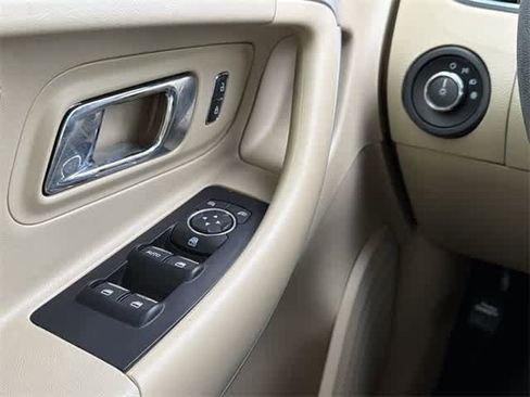 Used 2018 Ford Taurus SE image 17