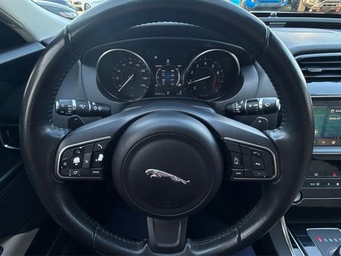 Used 2019 Jaguar XE Premium RWD image 27